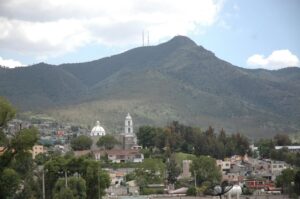 Fotografía de Coacalco de Berriozábal con su iglesia al fondo.