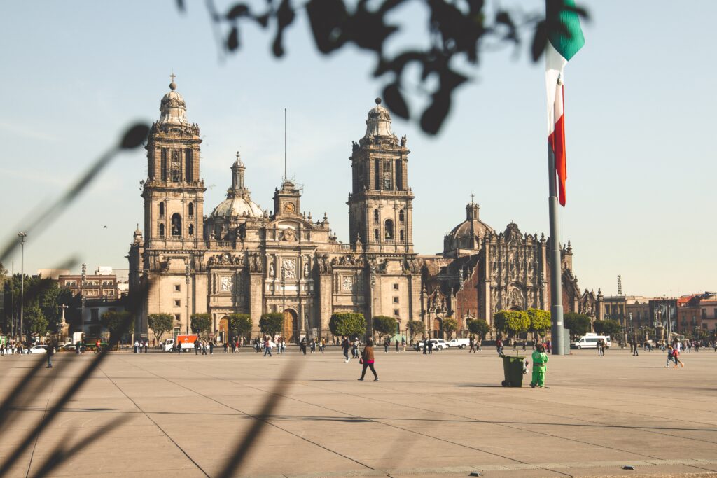 vista de uno de los monumentos históricos en la CDMX