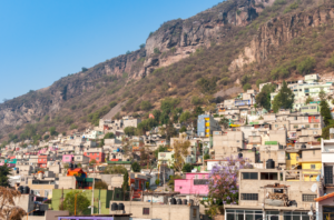 Vista panorámica de Tlalnepantla donde se pueden observar opciones para rentar tu departamento.