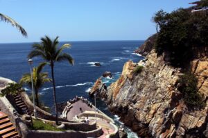 Vista de la popular Quebrada, otro punto turístico para quienes buscan rentar una casa en Acapulco