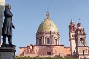 Catedral de Celaya, uno de los atractivos turísticos si rentas tu casa en Celaya