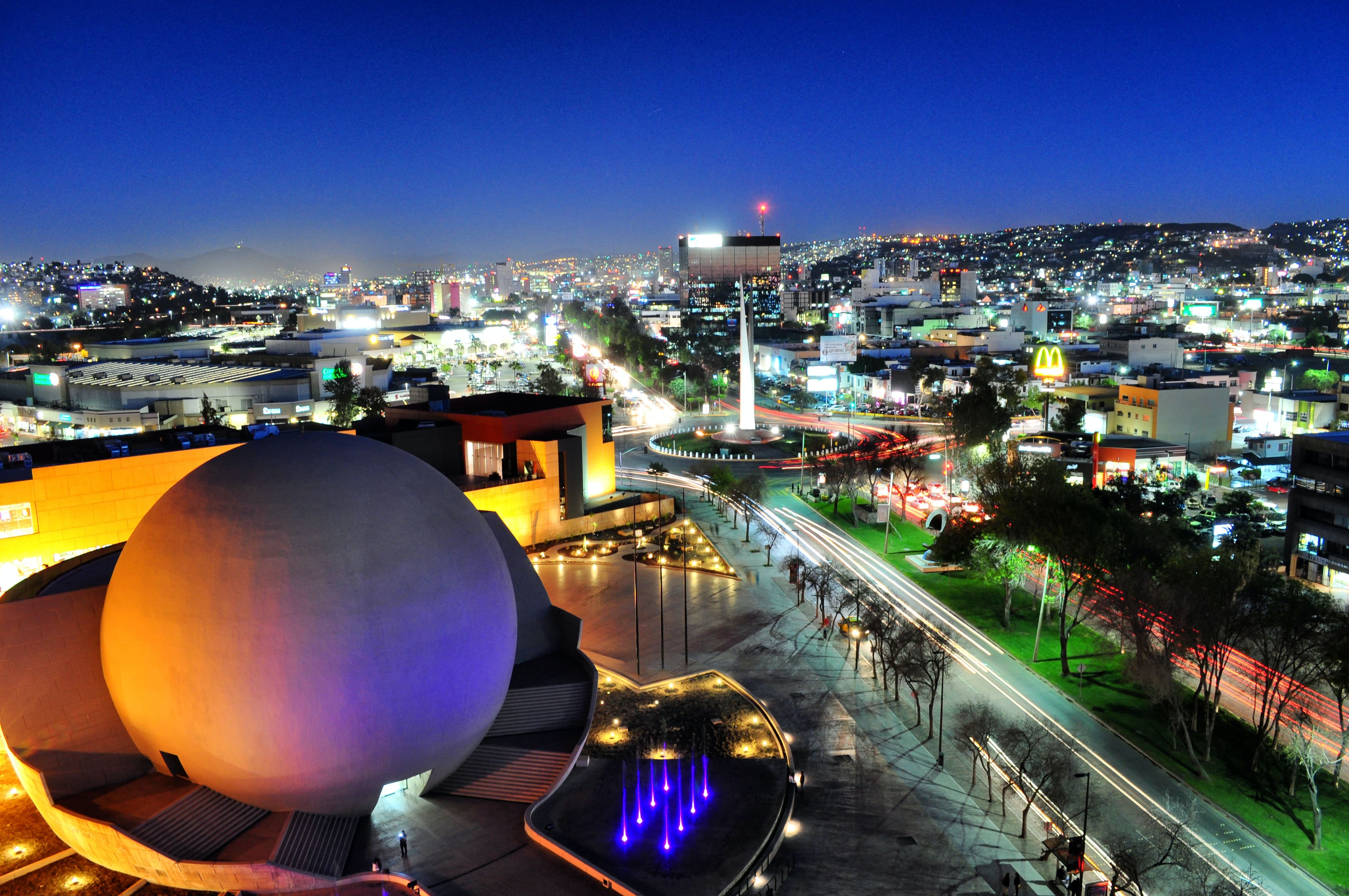 Fotografía panorámica de la Zona Río con el Centro Cultural Tijuana (CECUT) al frente