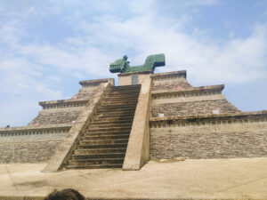 Pirámide del malecón de la ciudad que puede atraer interesados en tu casa en renta en Coatzacoalcos. 