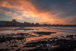 vista panorámica a la ciudad de Mazatlán desde una de sus playas.