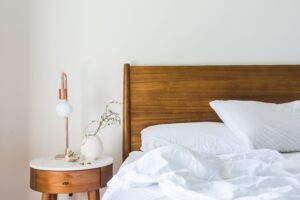 Habitación de una casa en renta en Zongolica con una amplia cama matrimonial.