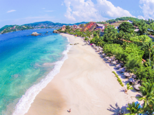 Vista área de Playa La Noria, donde se distinguen algunos edificios de departamentos