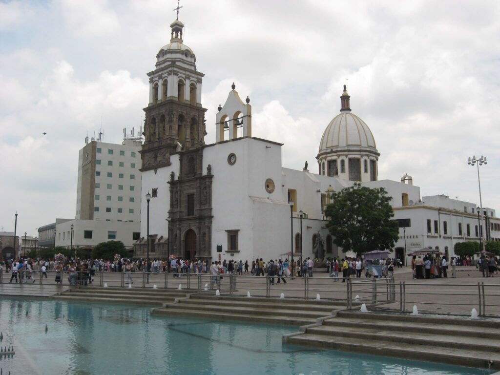 Catedral de la ciudad, uno de los atractivos para rentar tu casa en Irapuato.