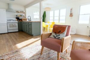  Rentar mi casa en Corregidora: casa con cocina integral y sala comedor.
