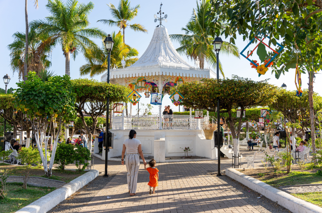 Foto ilustrativa de plaza de Colima.