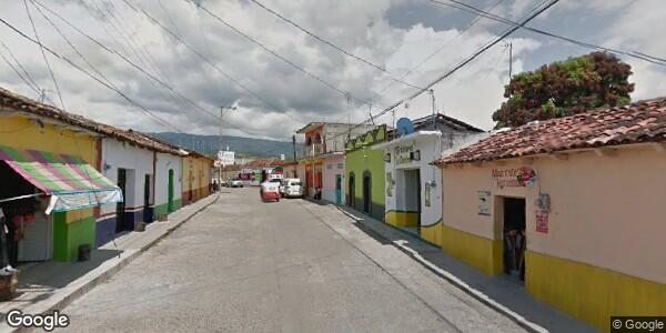 Vista de una de las calles principales, en donde se pueden encontrar buenas oportunidades para rentar una casa en Chiapilla.