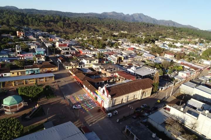 Imagen panorámica de la ciudad, donde se puede ver todos los espacios con los que cuentas para poner en renta una casa en Coapilla.