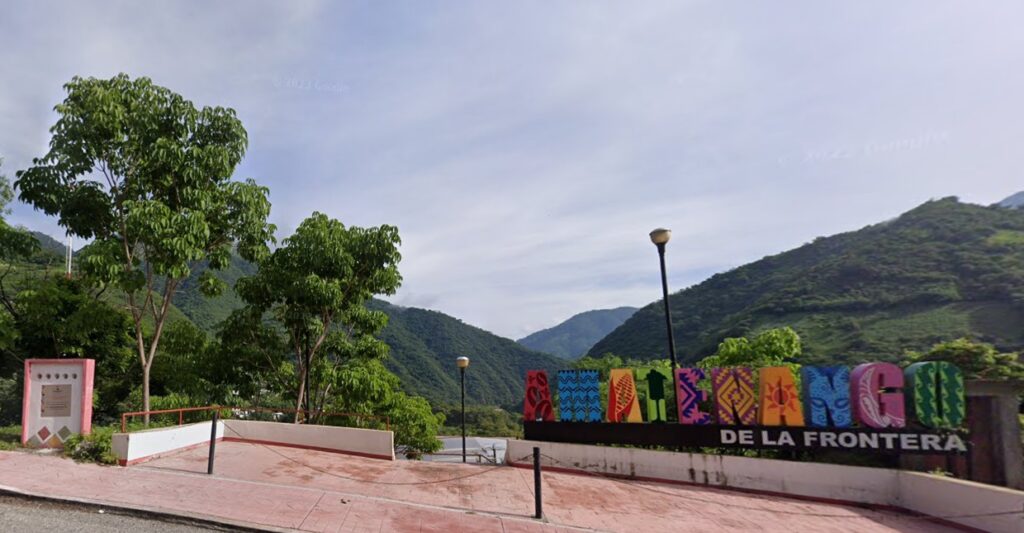 Letras emblemáticas del municipio, cerca de donde rentar un departamento en Amatenango de la Frontera.