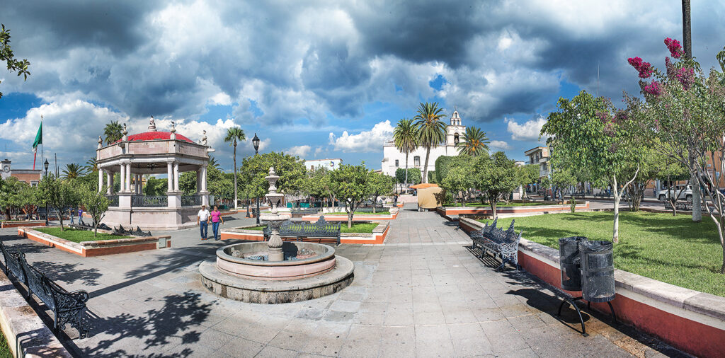 plaza principal del municipio cerca de donde puedes rentar tu departamento en Calvillo.