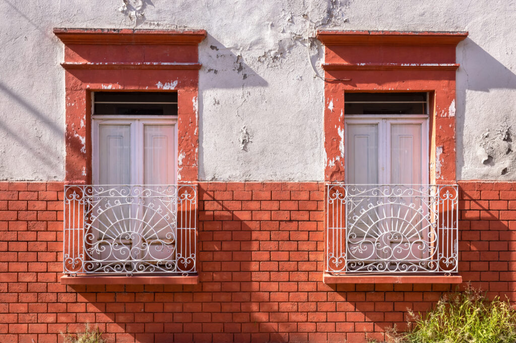 Fotografía de un edificio donde podrías rentar tu departamento en El Llano. 