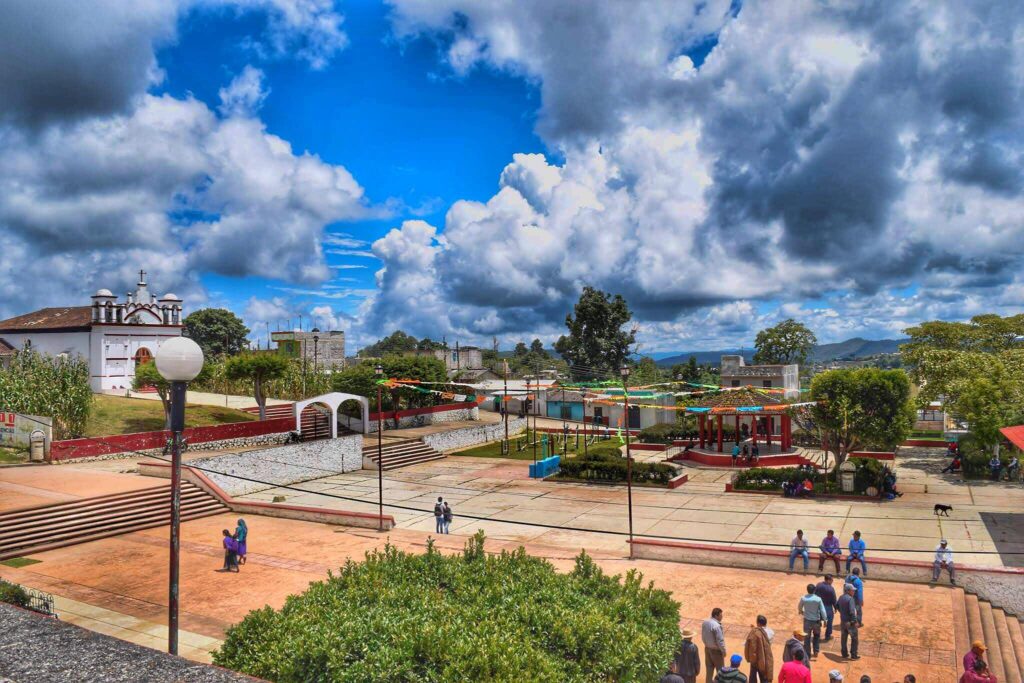 vista general a la plaza principal del municipio de Chanal, Chiapas. Es importante que en zonas cercanas comiences a rentar tu casa en Chanal