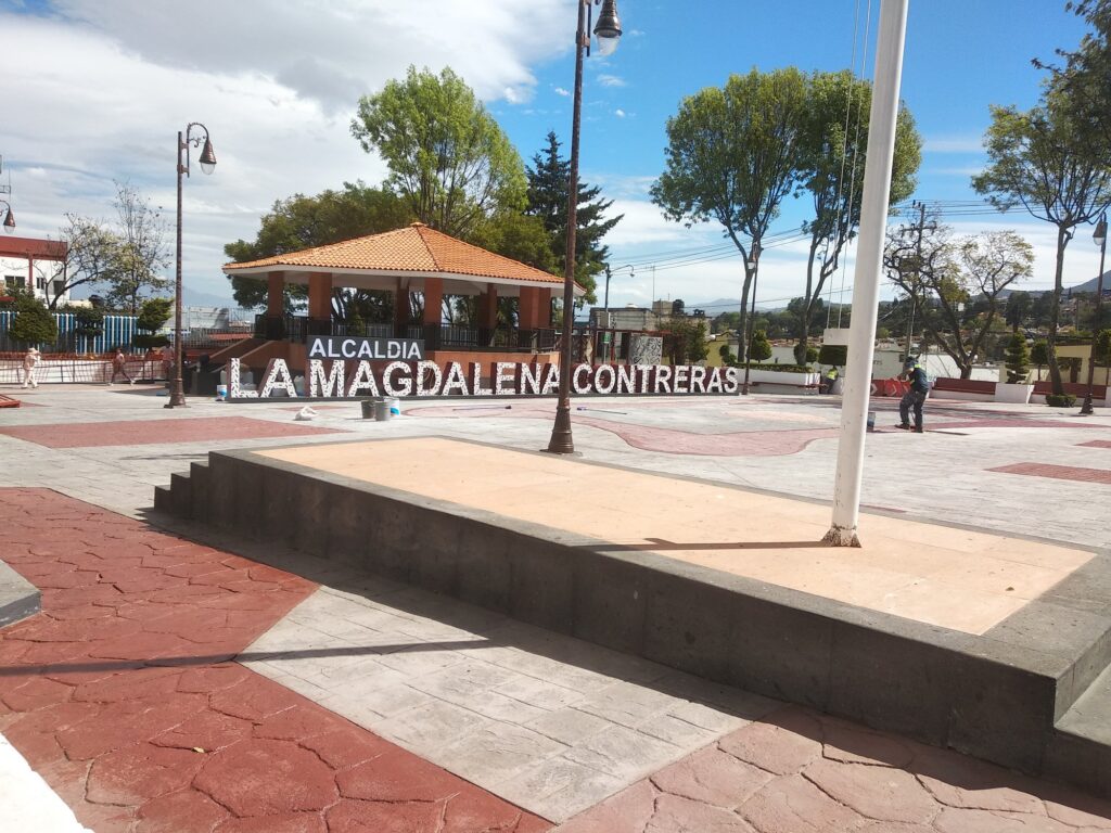 vista a la plaza reconocida de la Alcaldía, donde cerca de esta zona debes rentar tu departamento en La Magdalena Contreras